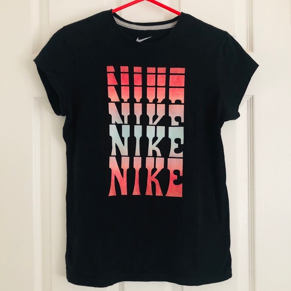 Nike T-shirt - Black - girls XL with retro graphic - Picture 1 of 4